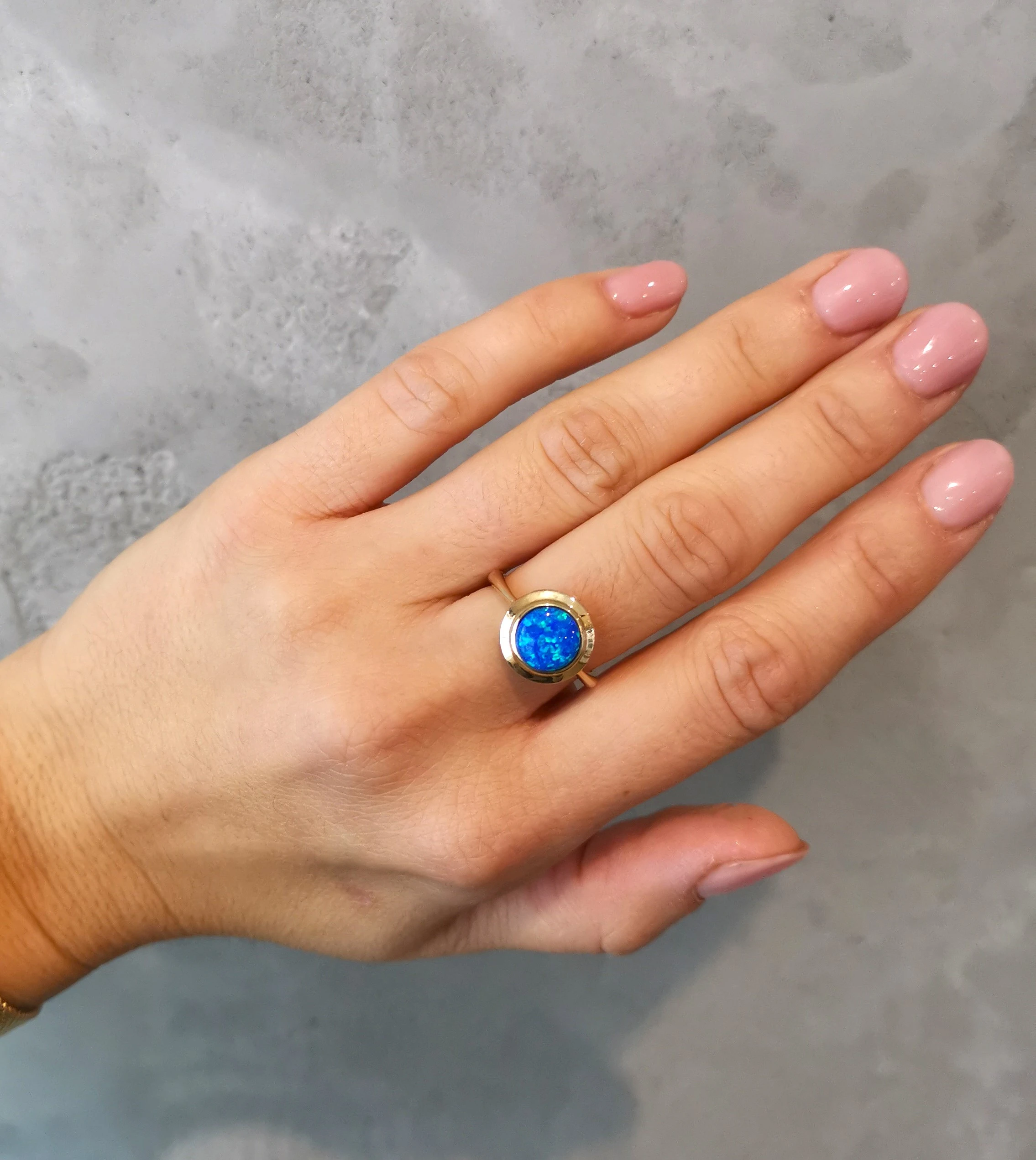 pierścionek-z-niebieskim-opalem-3 pierscionek-z-niebieskim-opalem-3-600x672