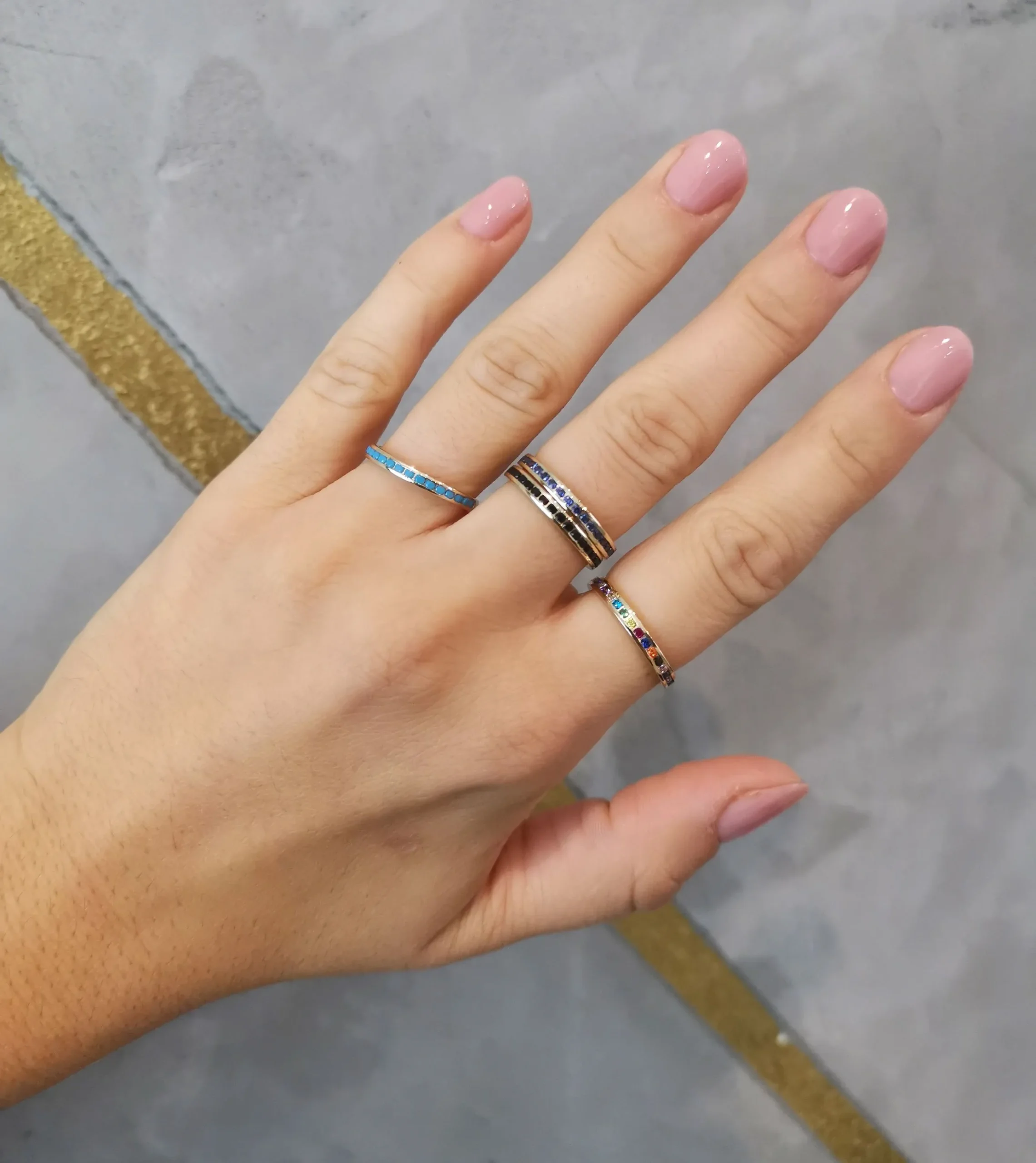 pierścionki-obrączki-kolorowe pierscionki-obraczki-kolorowe-600x673