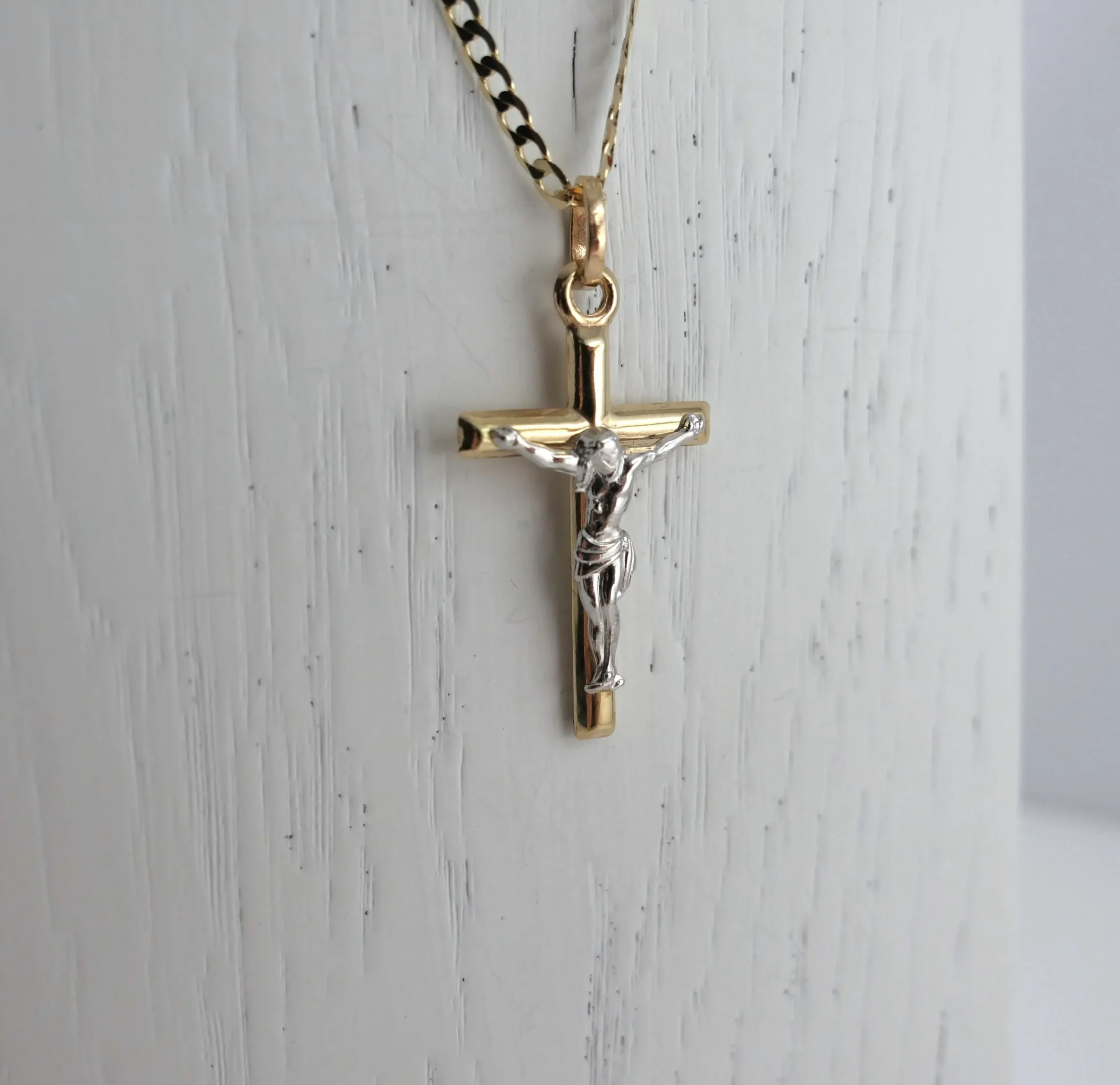 Krzyzyk-z-wizerunkiem-2_8-cm-2-600x582