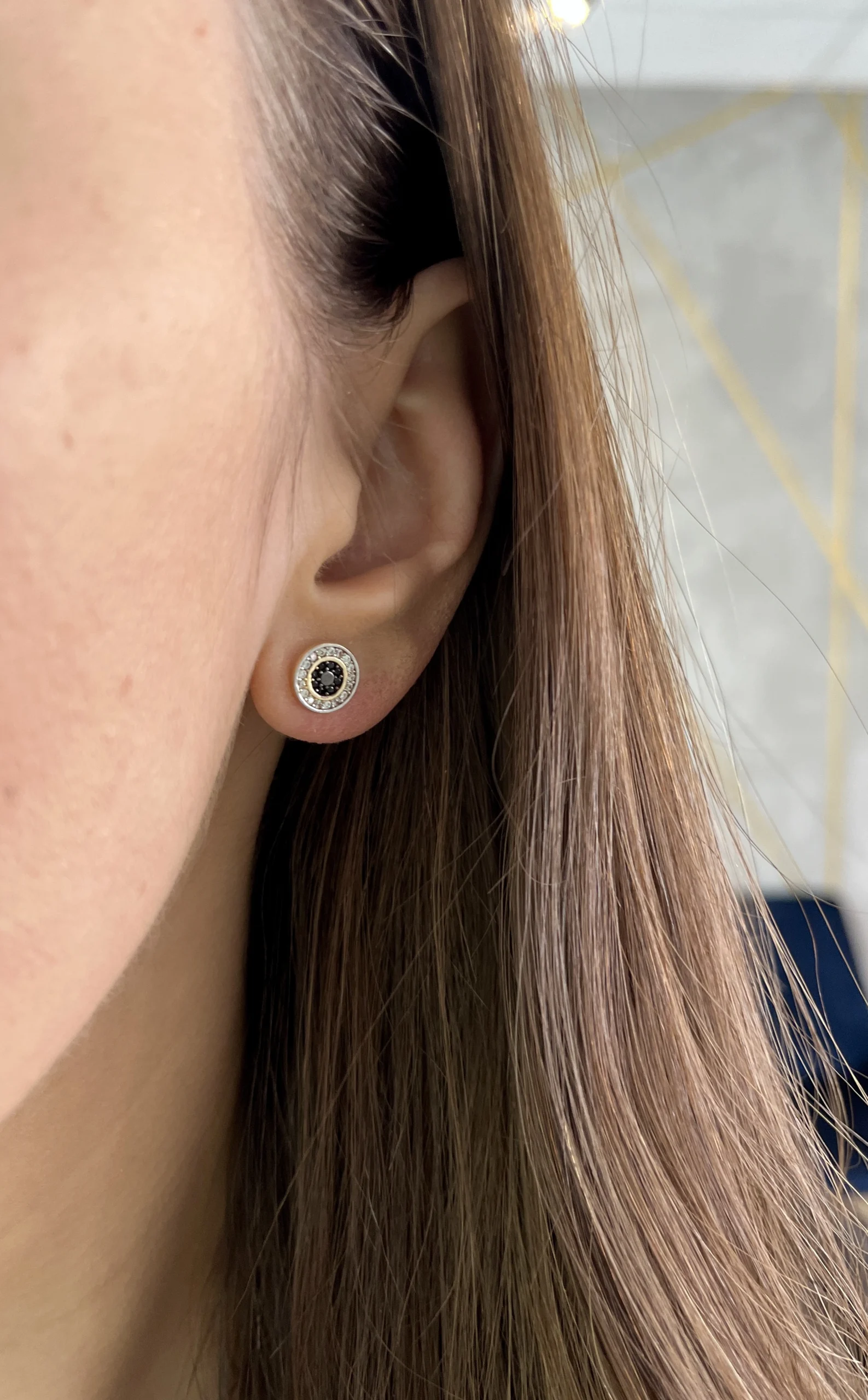 kolczyki-okrągłe-czarne-białe-cyrkonie kolczyki-okragle-czarne-biale-cyrkonie-600x968