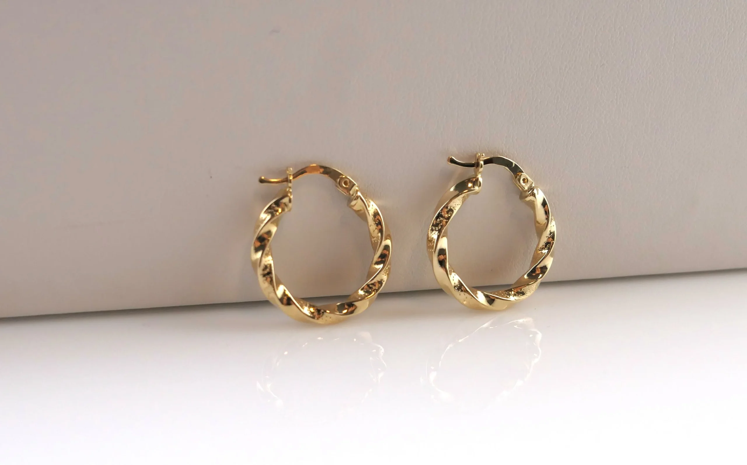 Kolczyki koła złote pr. 585 kręcone HIT 2,4 cm MODOWE