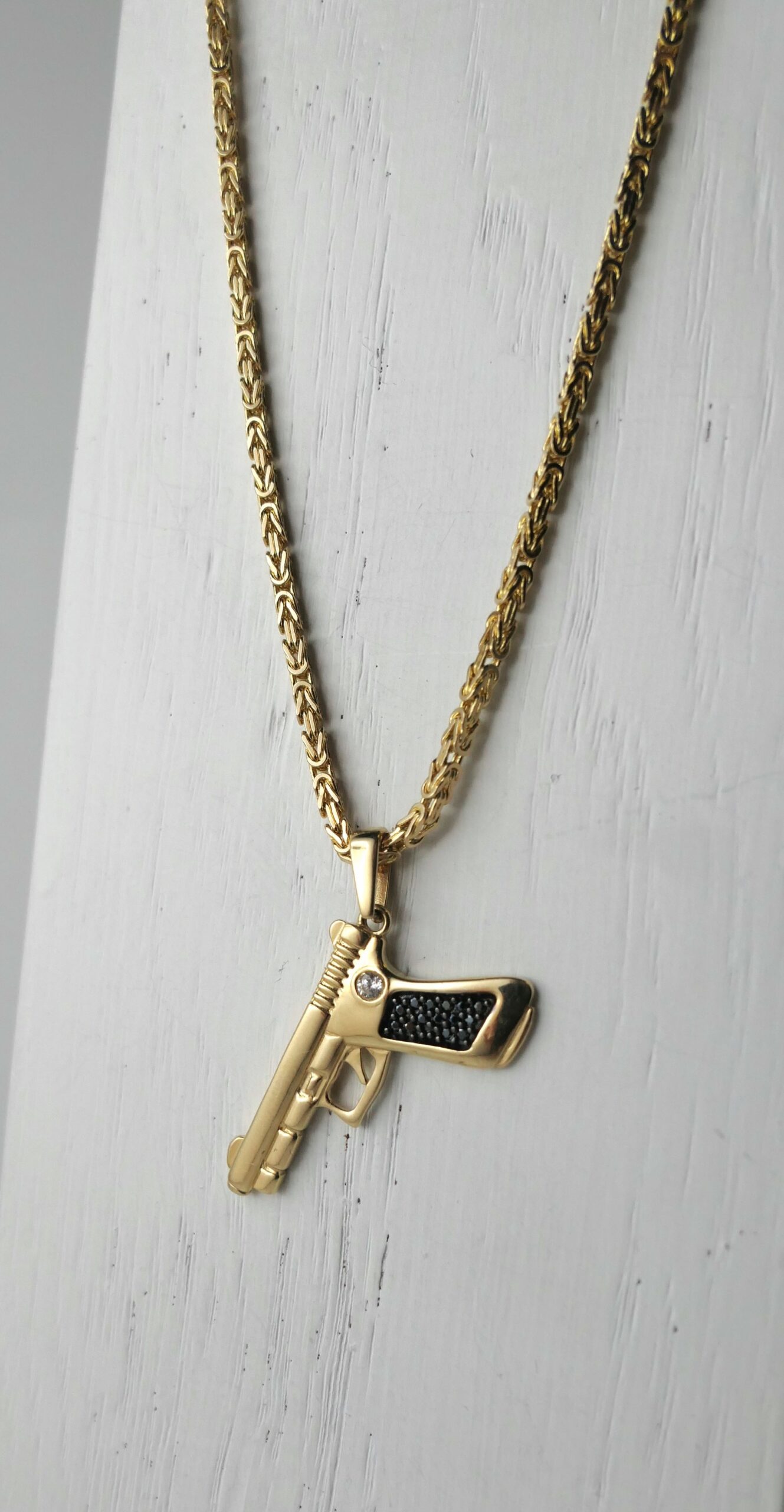 Zawieszka pistolet złota próba 585 + łańcuszek splot królewski - 55/60 cm pełny
