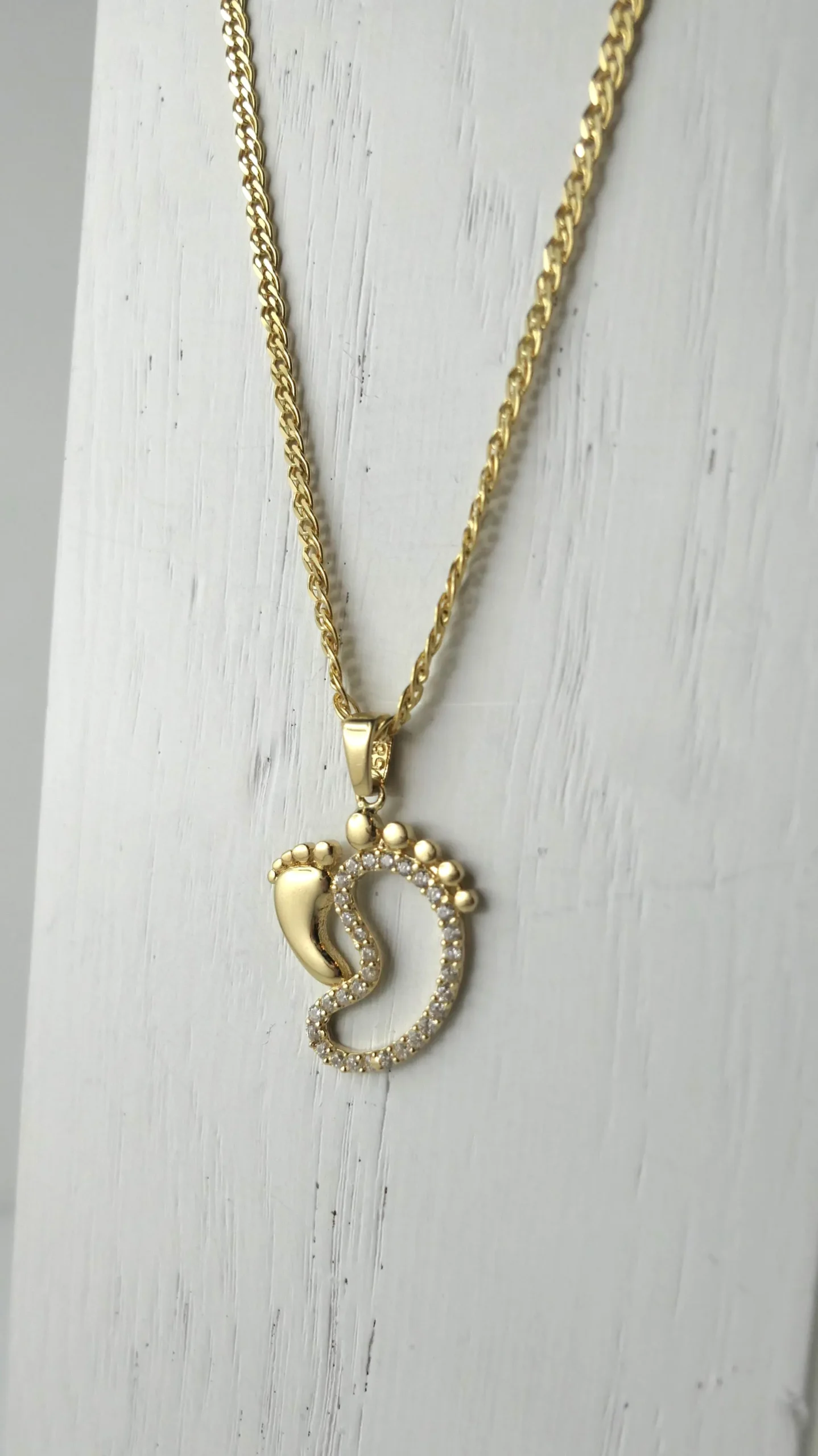 Zawieszka złota próba 585 - stópki z cyrkoniami + łańcuszek mona lisa 45-50 cm